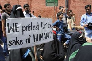 1345211861-kashmir-observes-alquds-day-amid-stone-pelting_1392518